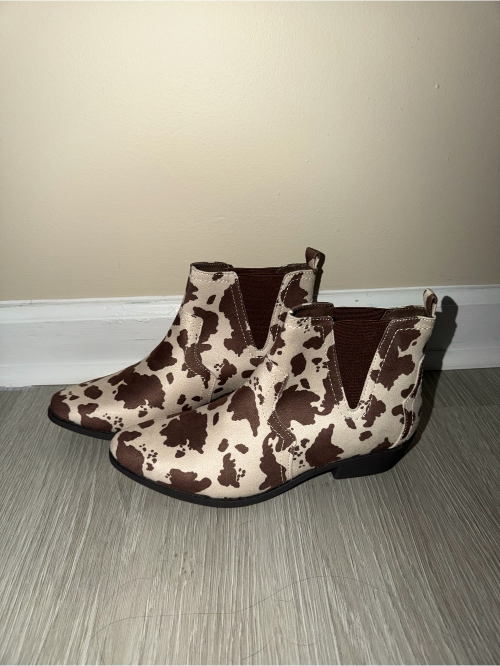 Women’s Cowprint Chelsea Ankle Boots - Brown/White
